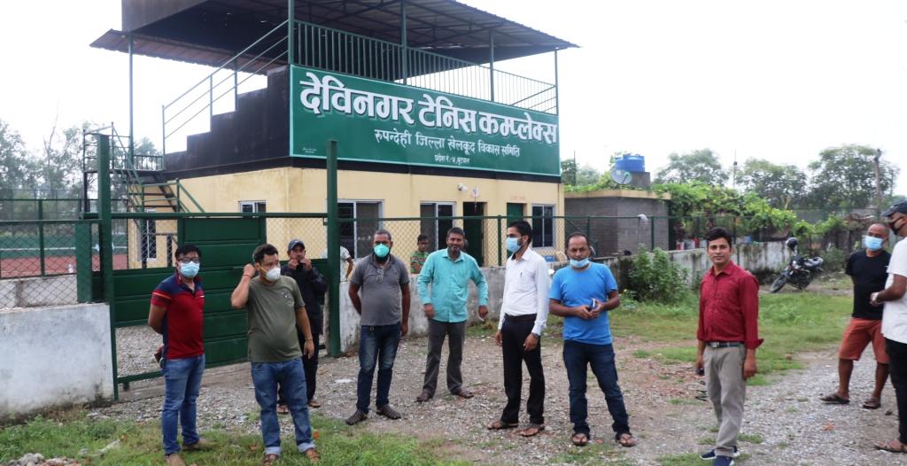 देवीनगर टेनिस कम्प्लेक्समा मजदुर र सप्लायर्सको ताला